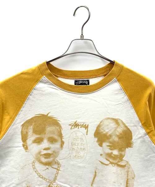 stussy（ステューシー）stussy (ステューシー) ラグランTシャツ KIDS PHOTO TEE（キッズ フォト ティー） マスタード×ホワイト サイズ:Lの古着・服飾アイテム