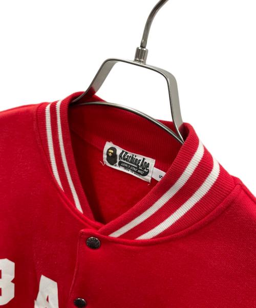 A BATHING APE（アベイシングエイプ）A BATHING APE (アベイシングエイプ) スタジャン レッド×ホワイト サイズ:Sの古着・服飾アイテム
