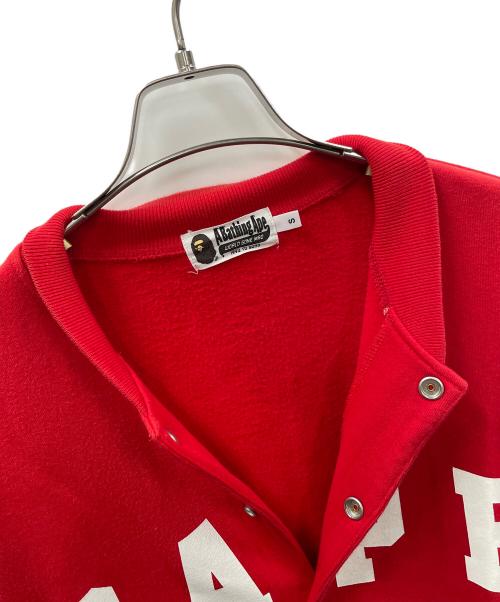 A BATHING APE（アベイシングエイプ）A BATHING APE (アベイシングエイプ) スタジャン レッド×ホワイト サイズ:Sの古着・服飾アイテム
