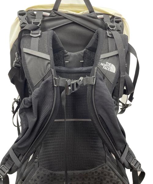 THE NORTH FACE（ザ ノース フェイス）THE NORTH FACE (ザ ノース フェイス) バックパック OURANOS 35（ウラノス 35） アイボリー×ブラック サイズ:実寸サイズにてご確認下さい。の古着・服飾アイテム