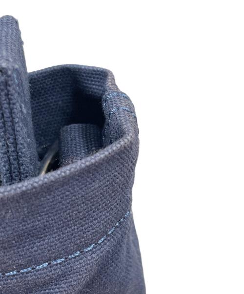 maison kitsune（メゾンキツネ）maison kitsune (メゾンキツネ) 2WAYバッグ ショルダーバッグ トートバッグ FOX HEAD SMALL TOTE（フォックス ヘッド スモール トート） ネイビー サイズ:実寸サイズにてご確認下さい。の古着・服飾アイテム