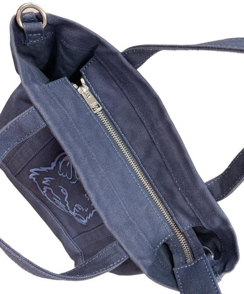 maison kitsune（メゾンキツネ）maison kitsune (メゾンキツネ) 2WAYバッグ ショルダーバッグ トートバッグ FOX HEAD SMALL TOTE（フォックス ヘッド スモール トート） ネイビー サイズ:実寸サイズにてご確認下さい。の古着・服飾アイテム