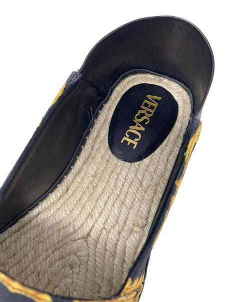 VERSACE（ヴェルサーチ）VERSACE (ヴェルサーチ) スリッポン エスパドリーユ ブラック×イエロー サイズ:42の古着・服飾アイテム