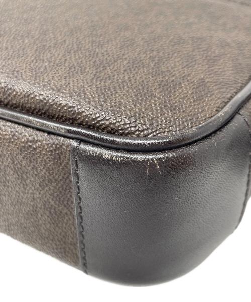 MICHAEL KORS（マイケルコース）MICHAEL KORS (マイケルコース) ショルダーバッグ SLIM FLIGHT BAG（スリム フライト バッグ） ブラウン サイズ:実寸サイズにてご確認ください。の古着・服飾アイテム