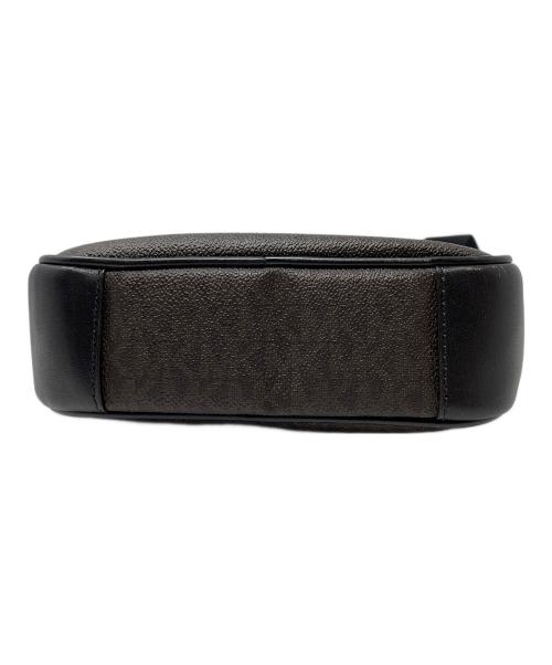 MICHAEL KORS（マイケルコース）MICHAEL KORS (マイケルコース) ショルダーバッグ SLIM FLIGHT BAG（スリム フライト バッグ） ブラウン サイズ:実寸サイズにてご確認ください。の古着・服飾アイテム