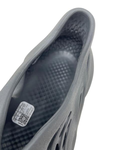 adidas（アディダス）adidas (アディダス) サンダル YEEZY Foam Runner（イージー フォームランナー） グレー サイズ:23.5cmの古着・服飾アイテム
