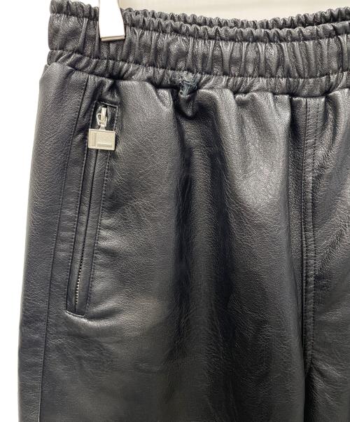 FUBU（フブ）FUBU (フブ) パンツ FAUX LEATHER TRACK PANTS（フェイク レザー トラック パンツ） ブラック サイズ:Mの古着・服飾アイテム