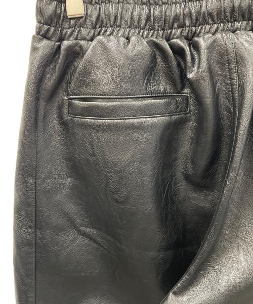 FUBU（フブ）FUBU (フブ) パンツ FAUX LEATHER TRACK PANTS（フェイク レザー トラック パンツ） ブラック サイズ:Mの古着・服飾アイテム