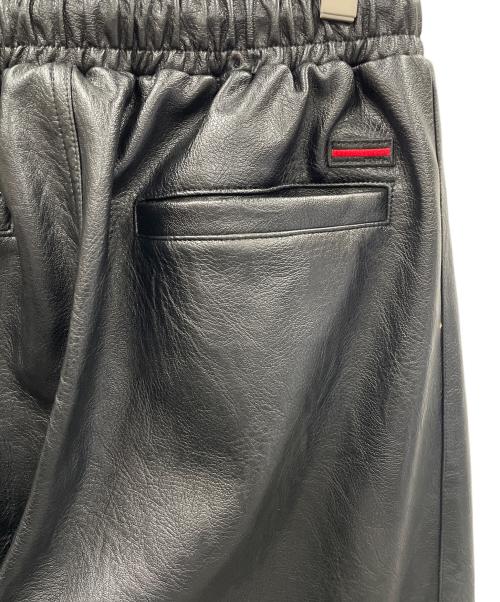 FUBU（フブ）FUBU (フブ) パンツ FAUX LEATHER TRACK PANTS（フェイク レザー トラック パンツ） ブラック サイズ:Mの古着・服飾アイテム