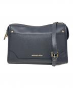 MICHAEL KORSマイケルコース）の古着「ショルダーバッグ HARRISON LARGE LEATHER CROSSBODY（ハリソン ラージ レザー クロスボディ）」｜ブラック