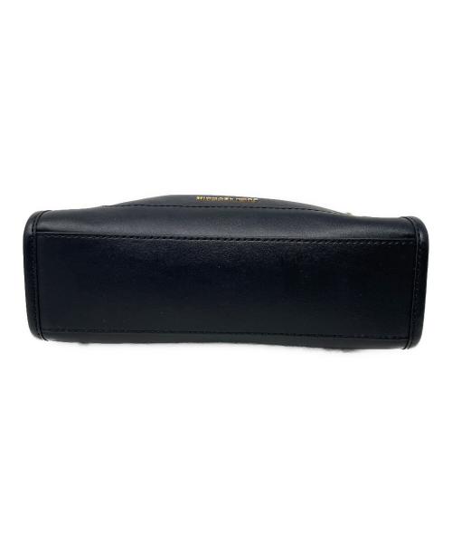 MICHAEL KORS（マイケルコース）MICHAEL KORS (マイケルコース) ショルダーバッグ HARRISON LARGE LEATHER CROSSBODY（ハリソン ラージ レザー クロスボディ） ブラック サイズ:実寸サイズにてご確認ください。の古着・服飾アイテム