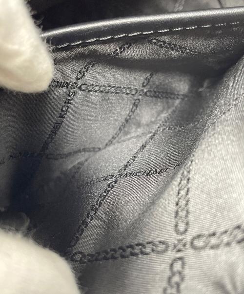 MICHAEL KORS（マイケルコース）MICHAEL KORS (マイケルコース) ショルダーバッグ HARRISON LARGE LEATHER CROSSBODY（ハリソン ラージ レザー クロスボディ） ブラック サイズ:実寸サイズにてご確認ください。の古着・服飾アイテム