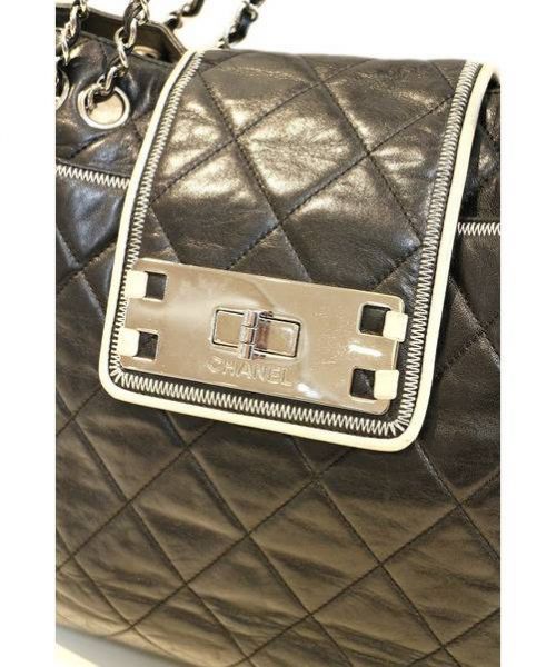 CHANEL（シャネル）CHANEL (シャネル) チェーントートバッグ ブラック 12135564の古着・服飾アイテム