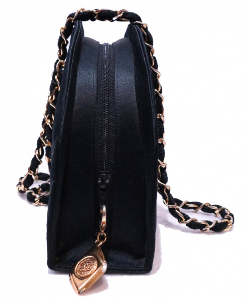 CHANEL（シャネル）CHANEL (シャネル) サテンチェーンショルダーバッグ ブラック 1246943の古着・服飾アイテム
