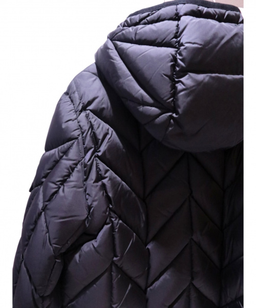 MONCLER（モンクレール）MONCLER (モンクレール) フーデットダウンジャケット ブラック サイズ:4の古着・服飾アイテム