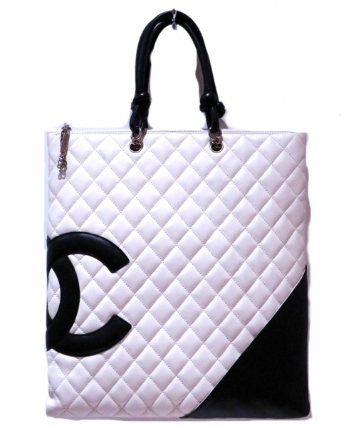 CHANEL（シャネル）CHANEL (シャネル) キルティングバッグ ホワイト×ブラック カンボン 10131372の古着・服飾アイテム