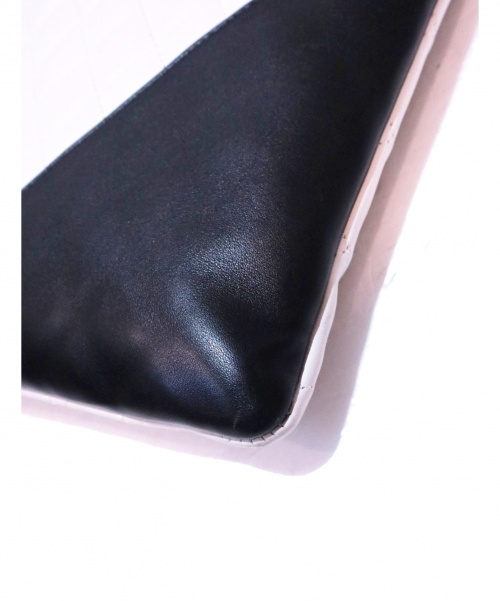 CHANEL（シャネル）CHANEL (シャネル) キルティングバッグ ホワイト×ブラック カンボン 10131372の古着・服飾アイテム