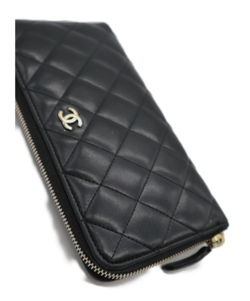 CHANEL（シャネル）CHANEL (シャネル) マトラッセラウンドジップウォレット ブラック 24124701の古着・服飾アイテム