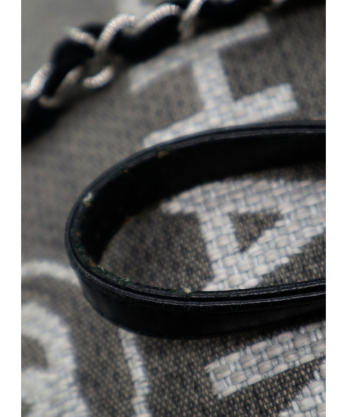 CHANEL（シャネル）CHANEL (シャネル) ロゴチェーントートバッグ グレー A67001 16058765の古着・服飾アイテム