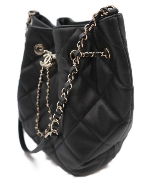 CHANEL（シャネル）CHANEL (シャネル) 巾着チェーンショルダーバッグ ブラック マトラッセ AS1801 29806686の古着・服飾アイテム