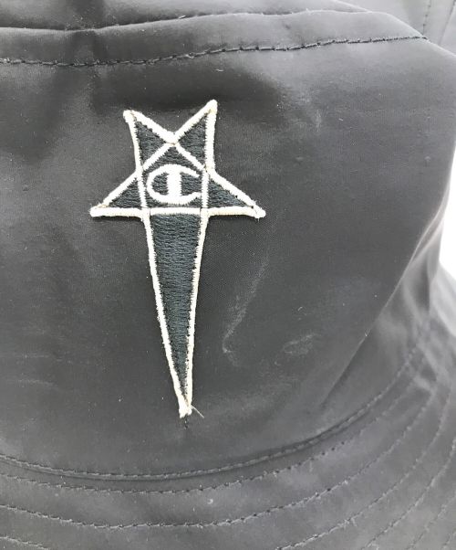 Champion（チャンピオン）Champion (チャンピオンリバースウィーブ) RICK OWENS (リック オウエンス) NYLON GILLIGAN BUCKET HAT　ナイロンギリガンバケットハット ブラック 未使用品の古着・服飾アイテム