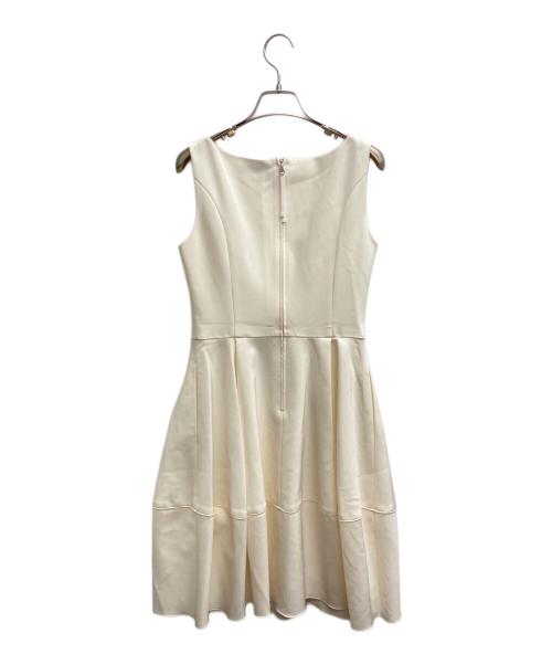 FOXEY NEWYORK（フォクシーニューヨーク）FOXEY NEWYORK (フォクシーニューヨーク) ノースリーブワンピース ホワイト サイズ:38の古着・服飾アイテム