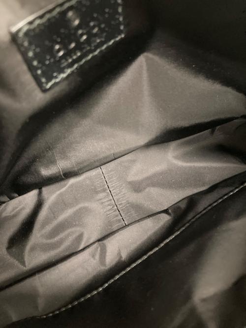 GUCCI（グッチ）GUCCI (グッチ) GG クリスタル ミニ ショルダーバッグ ブラックの古着・服飾アイテム