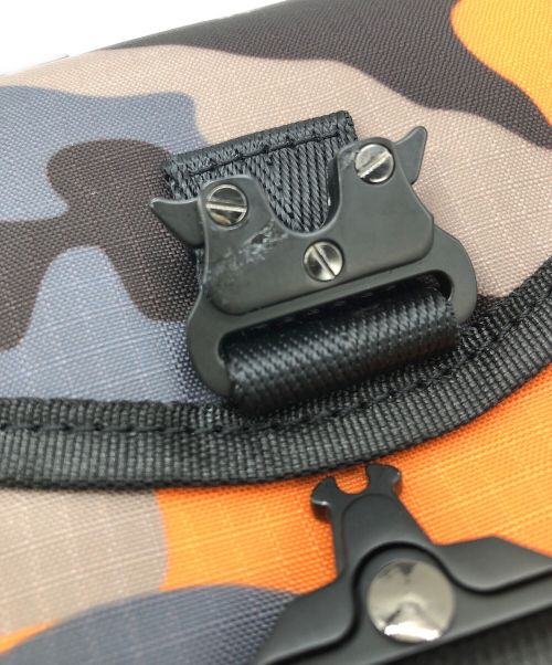 DSQUARED2（ディースクエアード）DSQUARED2 (ディースクエアード) トラベルネックウォレット オレンジの古着・服飾アイテム