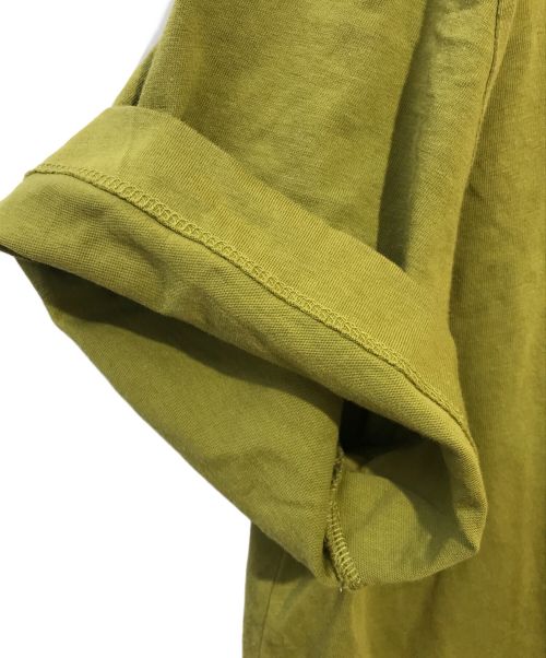 MONCLER（モンクレール）MONCLER (モンクレール) ワッペン付きロゴTシャツ オリーブ サイズ:Mの古着・服飾アイテム