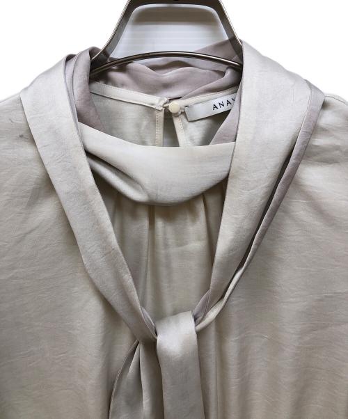 ANAYI（アナイ）ANAYI (アナイ) サテンスムース ボウタイブラウス ベージュ サイズ:38の古着・服飾アイテム