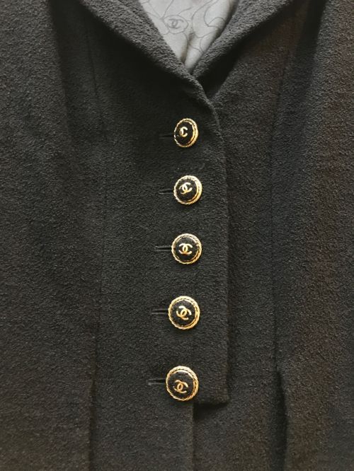 CHANEL（シャネル）CHANEL (シャネル) ココマークボタンウールシルクジャケット ブラック サイズ:46の古着・服飾アイテム