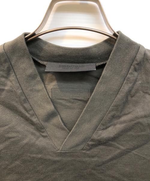 FOG ESSENTIALS（フィアオブゴッド エッセンシャル）FOG ESSENTIALS (フィアオブゴッド エッセンシャル) VネックTシャツ オリーブ サイズ:Mの古着・服飾アイテム