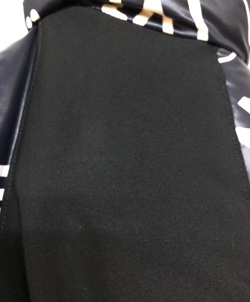 MONCLER GENIUS（モンクレール ジーニアス）MONCLER GENIUS (モンクレール ジーニアス) グラフィックロゴダウンジャケット ネイビー サイズ:2の古着・服飾アイテム