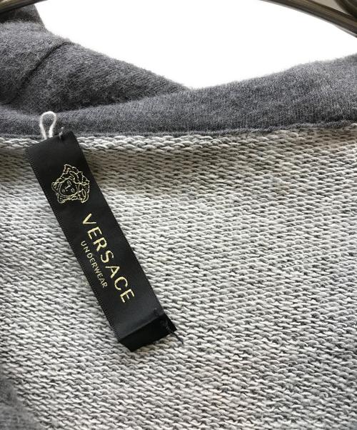 VERSACE（ヴェルサーチェ）VERSACE (ヴェルサーチェ) ジップパーカー グレー サイズ:３の古着・服飾アイテム