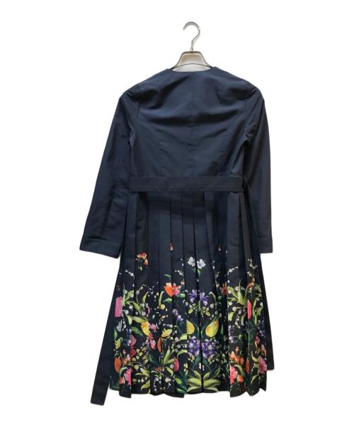 CHESTY（チェスティ）CHESTY (チェスティ) フラワープリーツコートワンピース ネイビー サイズ:Ｓの古着・服飾アイテム