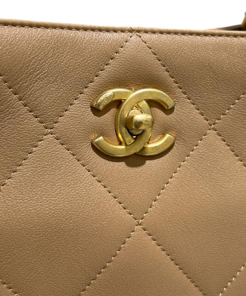 CHANEL（シャネル）CHANEL (シャネル) Matelassé Chain Tote Bag マトラッセ チェーン トートバッグ/AS3537 ベージュの古着・服飾アイテム