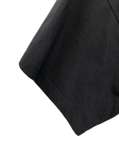 MM6 Maison Margiela（エムエムシックスメゾンマルジェラ）MM6 Maison Margiela (エムエムシックスメゾンマルジェラ) エンボスロゴカットソー ブラック サイズ:SIZE 14の古着・服飾アイテム