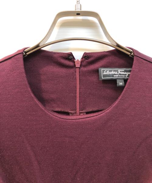 Salvatore Ferragamo（サルヴァトーレ フェラガモ）Salvatore Ferragamo (サルヴァトーレ フェラガモ) フロントリボンワンピース ボルドー サイズ:Mの古着・服飾アイテム