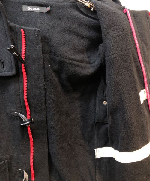 CUNE（キューン）CUNE (キューン) うさぎロゴプリントレザーパッチ裏毛ダッフルコート ブラック サイズ:1の古着・服飾アイテム