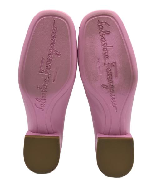 Salvatore Ferragamo（サルヴァトーレ フェラガモ）Salvatore Ferragamo (サルヴァトーレ フェラガモ) MYRNAフラットパンプス ピンク サイズ:SIZE 24cmの古着・服飾アイテム
