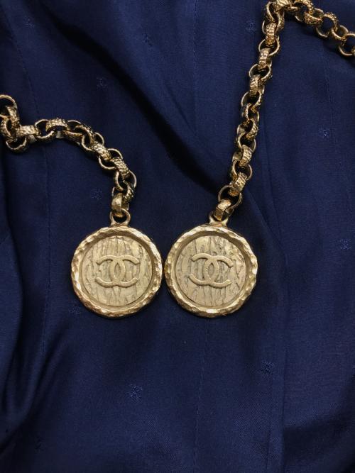 CHANEL（シャネル）CHANEL (シャネル) チェーンベルトダブルスカートセットアップ ネイビー サイズ:38の古着・服飾アイテム