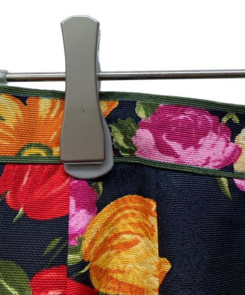 LEONARD（レオナール）LEONARD (レオナール) 大判花柄シルクスカート ブラック×レッド サイズ:64の古着・服飾アイテム