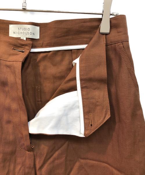 STUDIO NICHOLSON（スタジオ ニコルソン）STUDIO NICHOLSON (スタジオ ニコルソン) スラブリネンビスコース ワイドパンツ ブラウンの古着・服飾アイテム