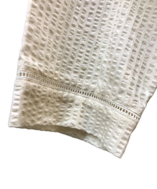 Cotton House Aya（コットンハウス アヤ）Cotton House Aya (コットンハウス アヤ) シアサッカーペプラムシャツ ホワイト サイズ:Mの古着・服飾アイテム