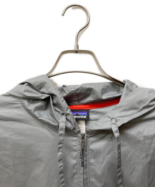 Patagonia（パタゴニア）Patagonia (パタゴニア) LIGHT & VARIABLE HOODY グレー×レッド サイズ:Lの古着・服飾アイテム