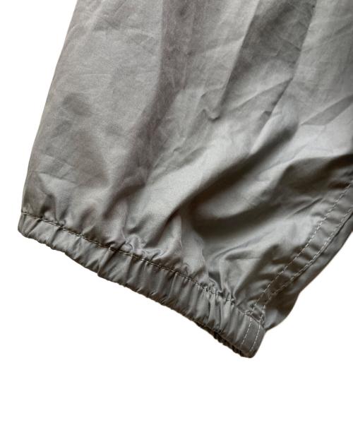 Patagonia（パタゴニア）Patagonia (パタゴニア) LIGHT & VARIABLE HOODY グレー×レッド サイズ:Lの古着・服飾アイテム