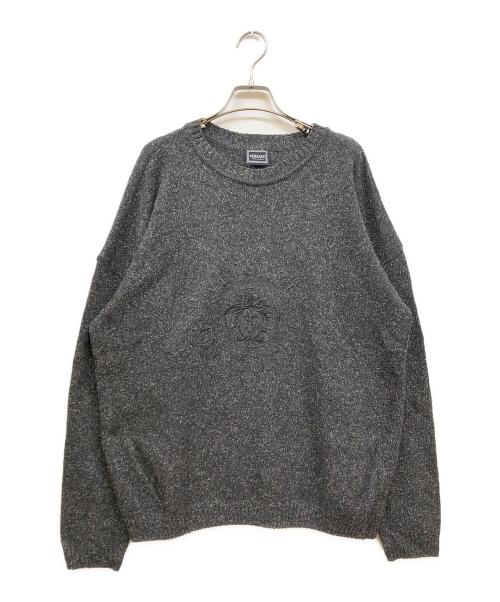 VERSACE（ヴェルサーチェ）VERSACE (ヴェルサーチェ) メデューサ刺繍ロゴハイネックニット ブラック サイズ:Lの古着・服飾アイテム