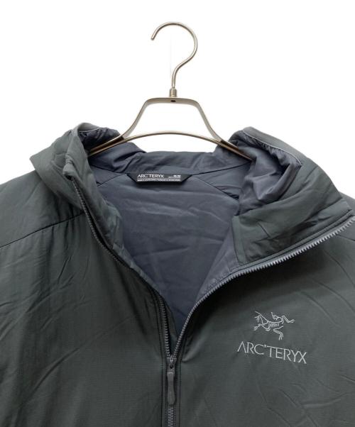 ARC'TERYX（アークテリクス）ARC'TERYX (アークテリクス) ATOM LT HOODY グレー サイズ:Mの古着・服飾アイテム