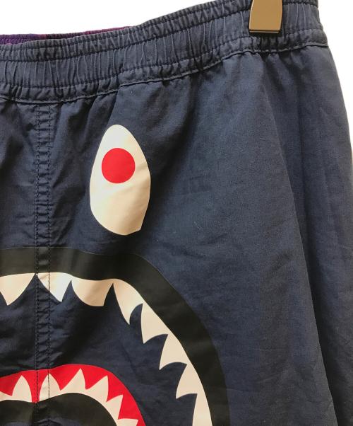 A BATHING APE（ア ベイシング エイプ）A BATHING APE (ア ベイシング エイプ) Camo Shark Reversible Shorts パープル サイズ:Lの古着・服飾アイテム