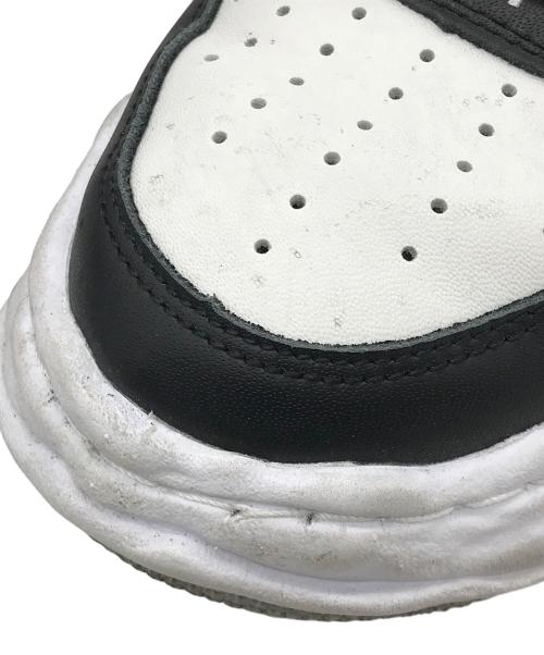 Maison MIHARA YASUHIRO（メゾン ミハラ ヤスヒロ）Maison MIHARA YASUHIRO (メゾン ミハラ ヤスヒロ) WAYNE LOW ブラック×ホワイト サイズ:不明の古着・服飾アイテム